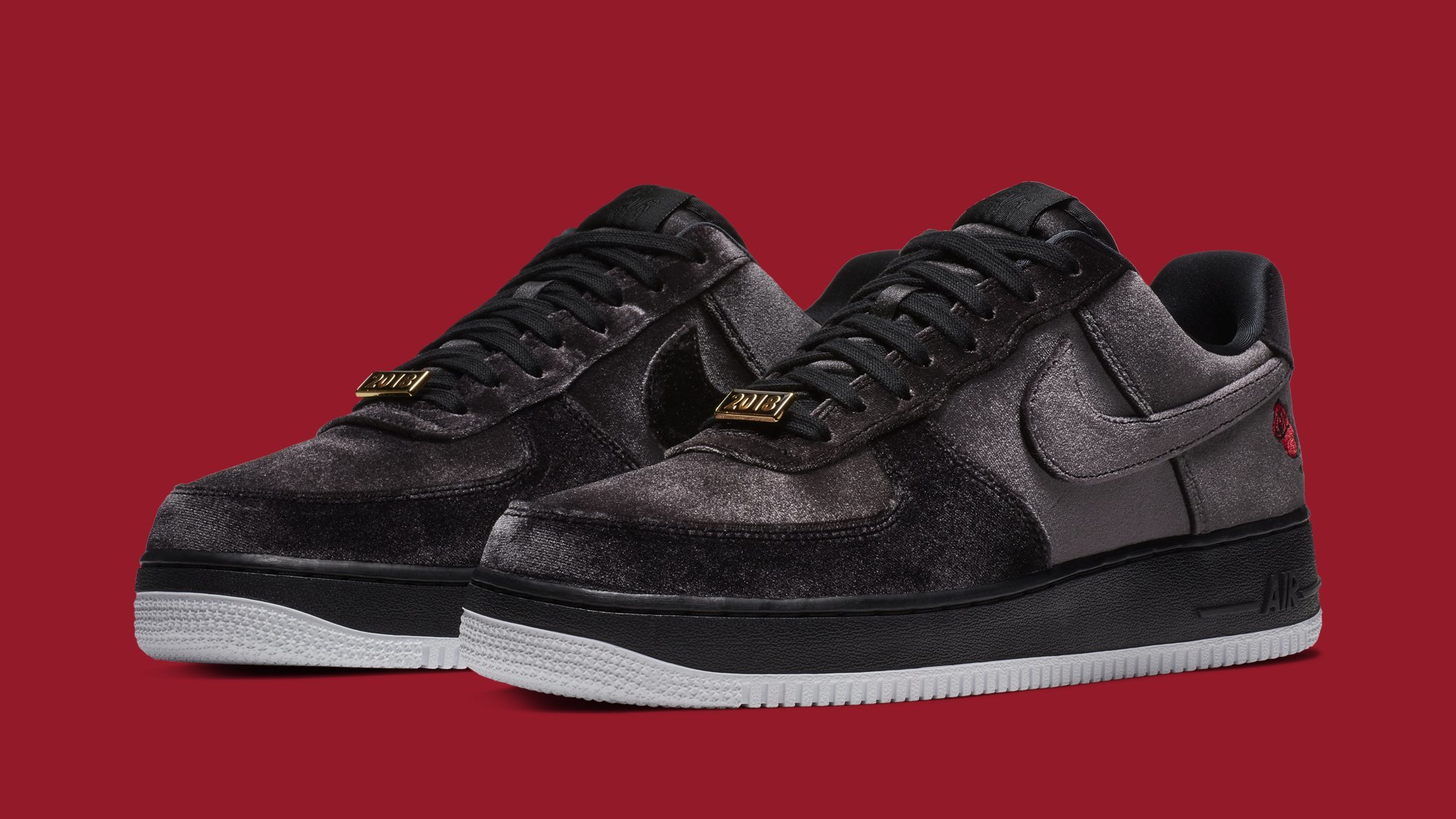 Smash bed Gecomprimeerd Nike Covers the Air Force 1 Low in Velvet | Complex