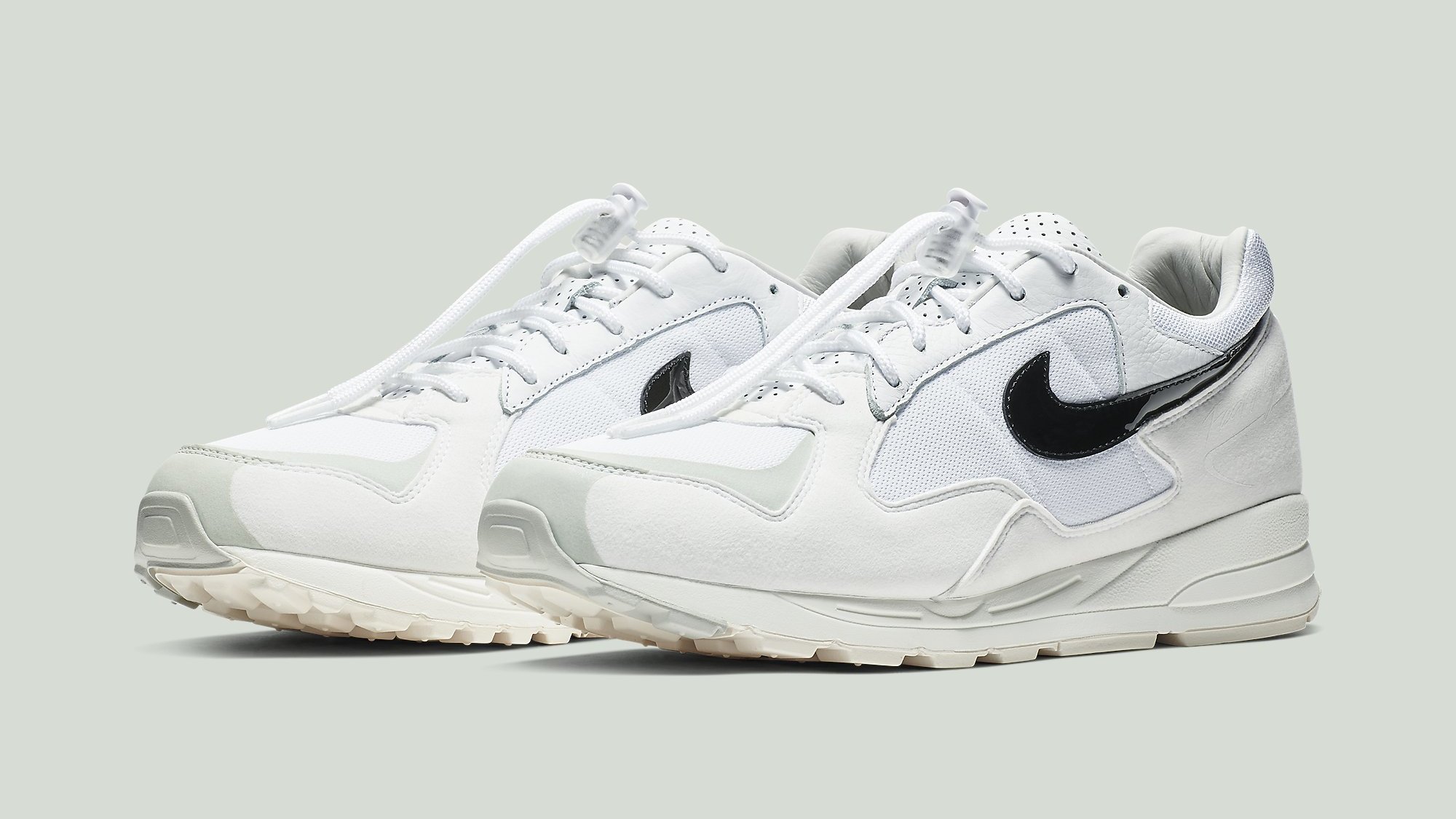 Nike air skylon shop sneakers in white