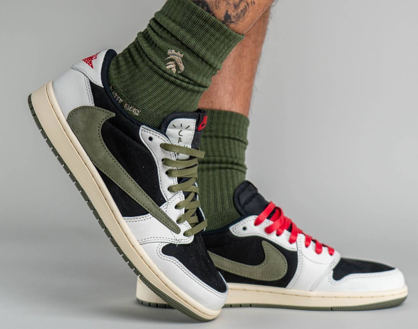 Travis Scott x Air Jordan 1 Low Women&#x27;s &#x27;Olive&#x27; DZ4137 106 Lateral