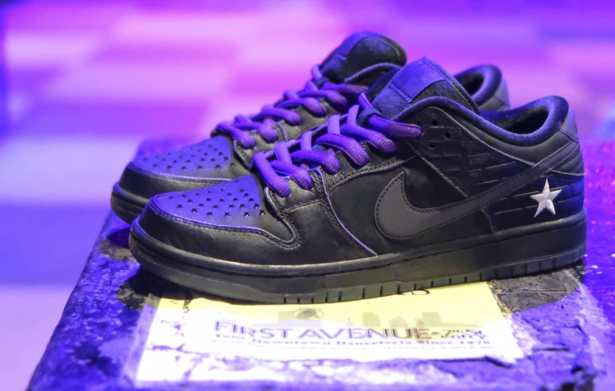 Familia x Nike SB Dunk Low 'First Avenue' Lateral