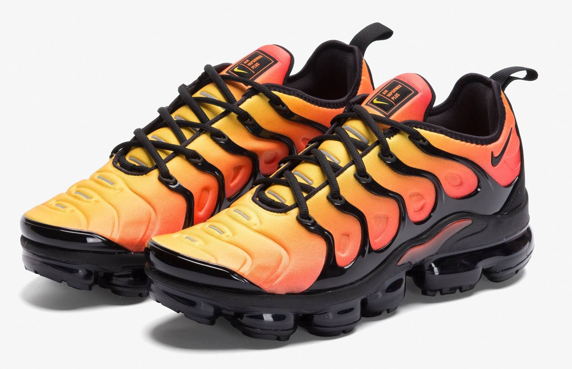 vapormax plus black sunset orange