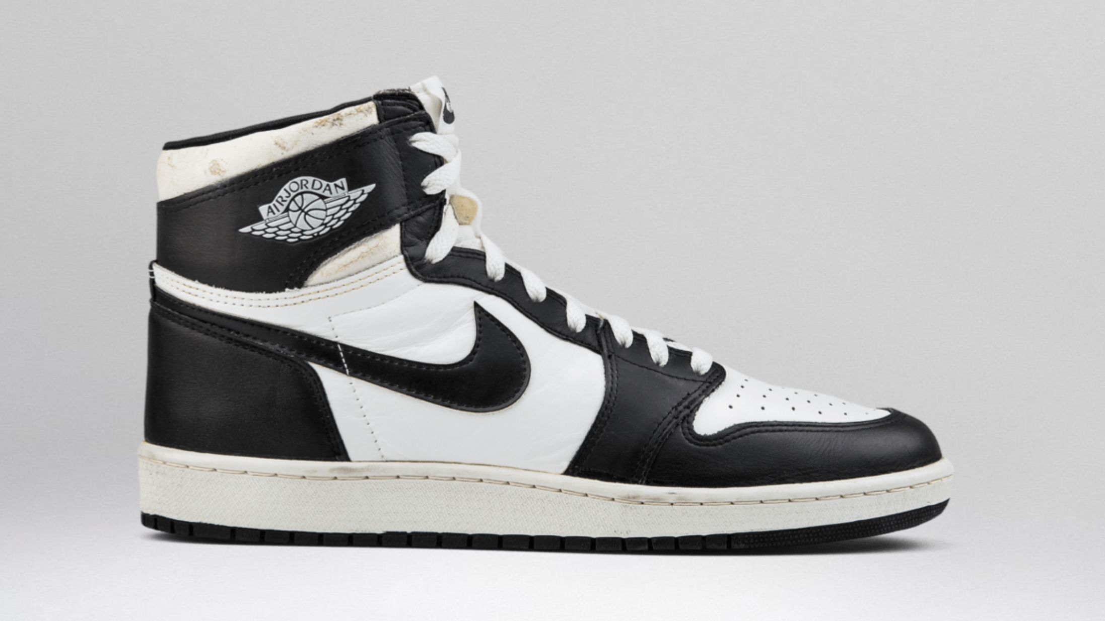 Air Jordan 1 High Black and White 1985 Lateral