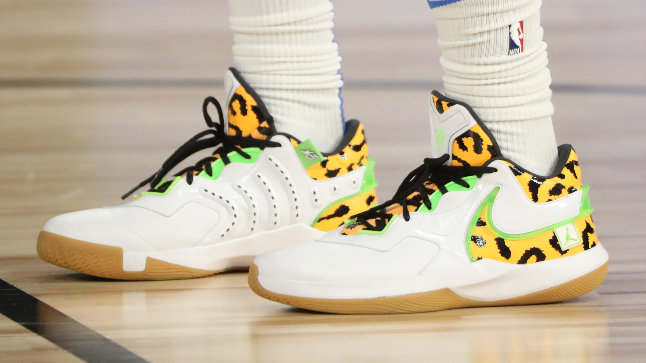 snijder nationale vlag straffen Chris Paul Debuts the Jordan CP3.XIII | Complex