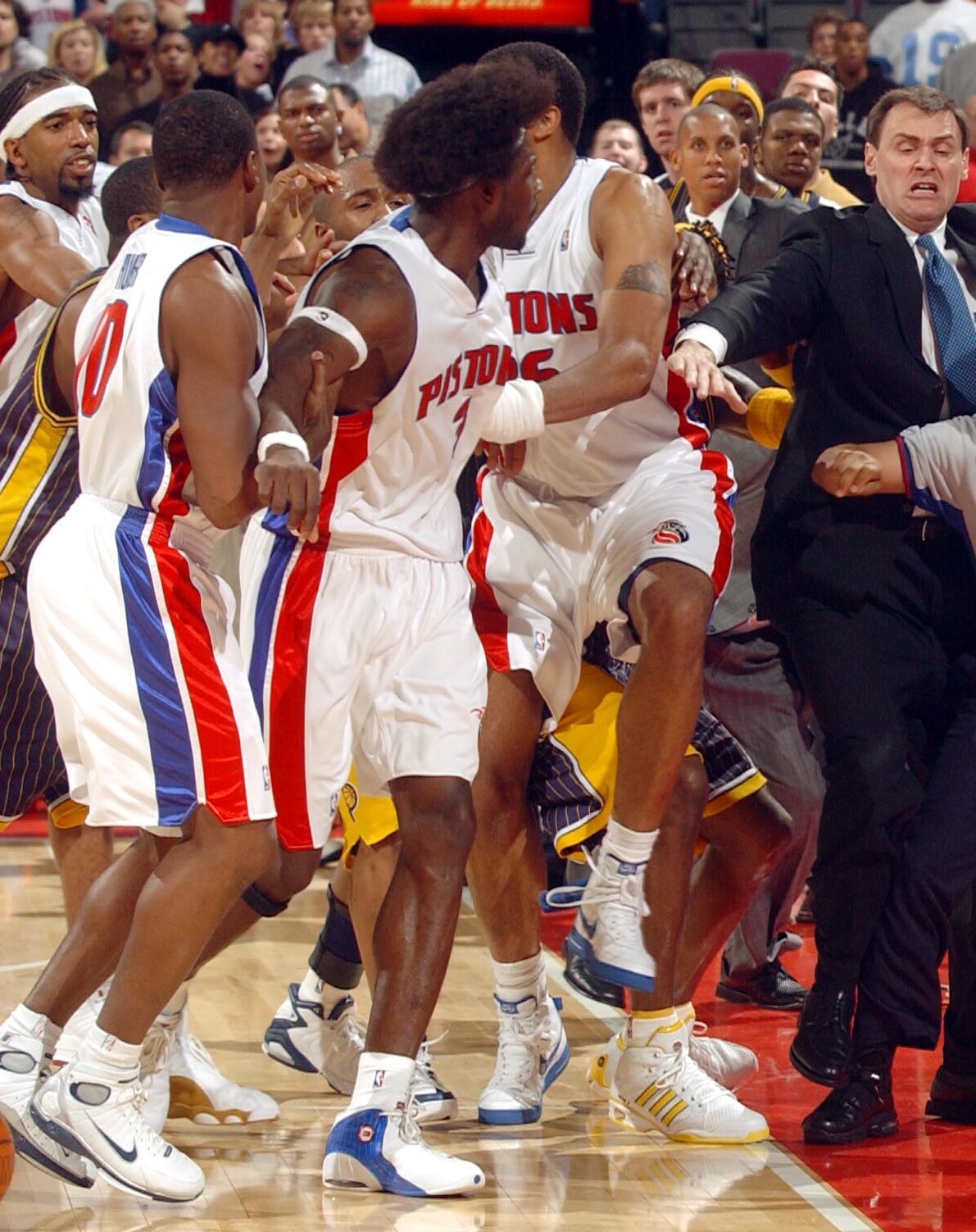 Look: Photo Of Ben Wallace, Metta World Peace Going Viral - The