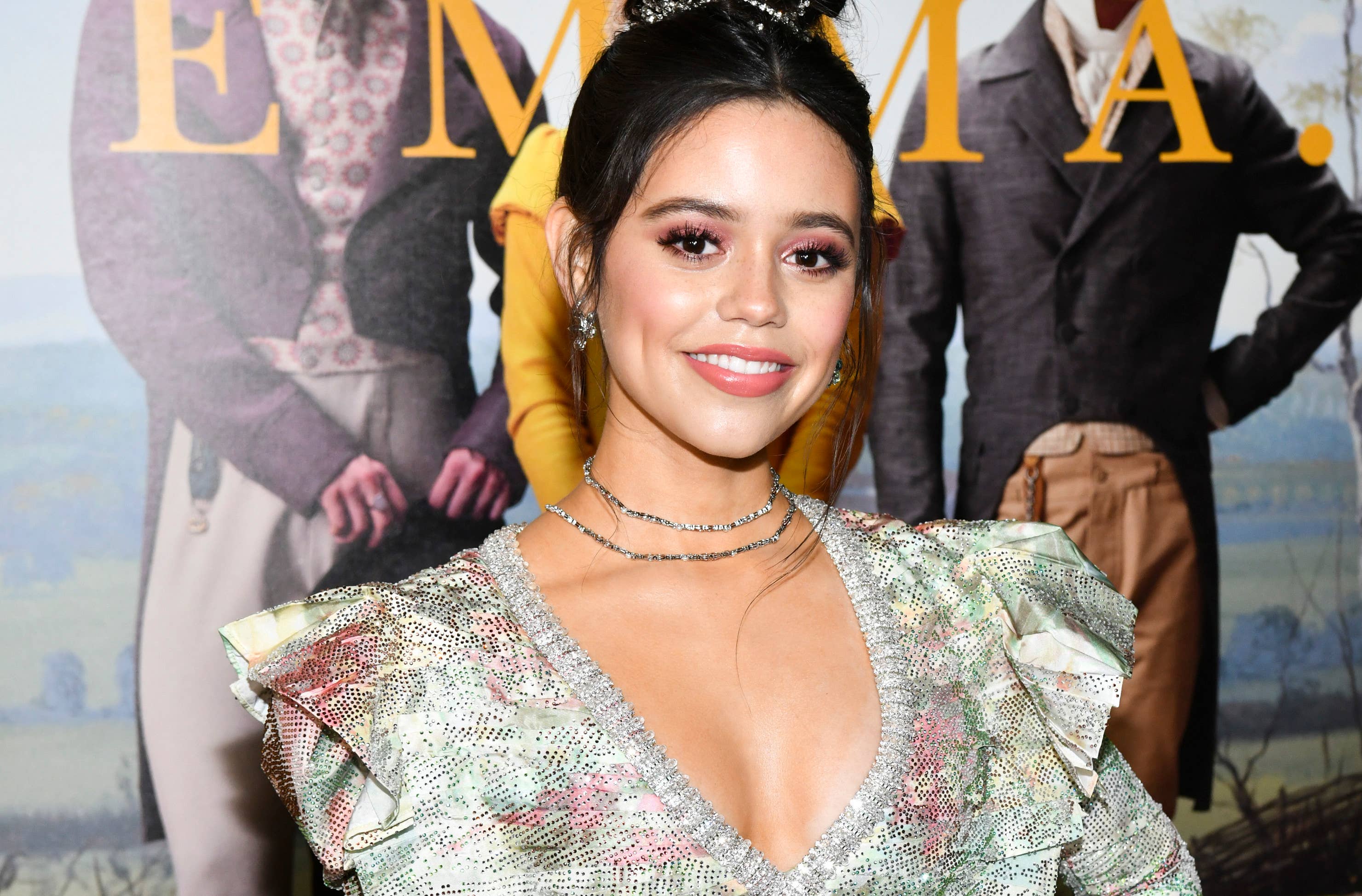 Arriba 93+ imagen jenna ortega background Thptletrongtan.edu.vn