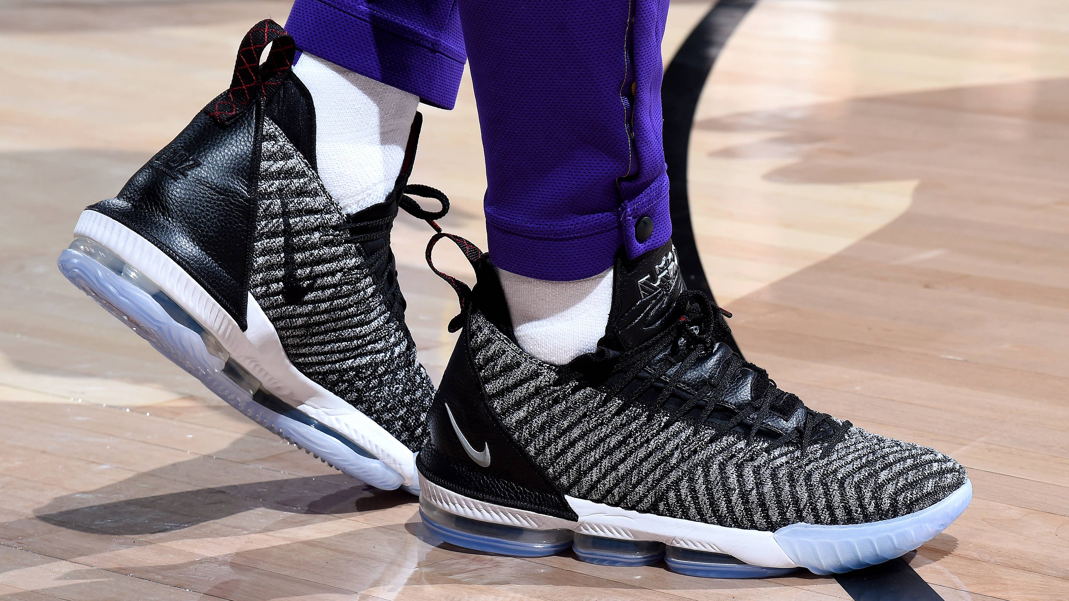Solewatch: Lebron James Makes Lakers Debut In The 'Oreo' Nike Lebron 16 |  Complex