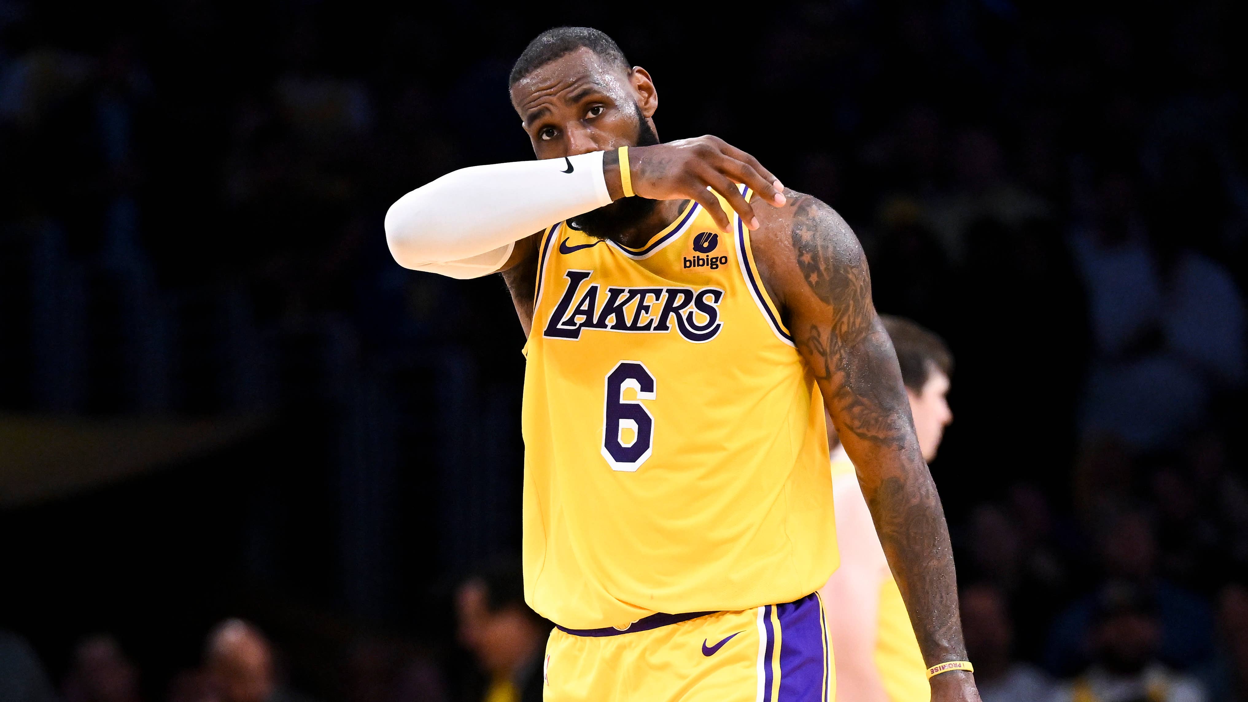 Lakers failed to provide LeBron James with 3-point shooters once