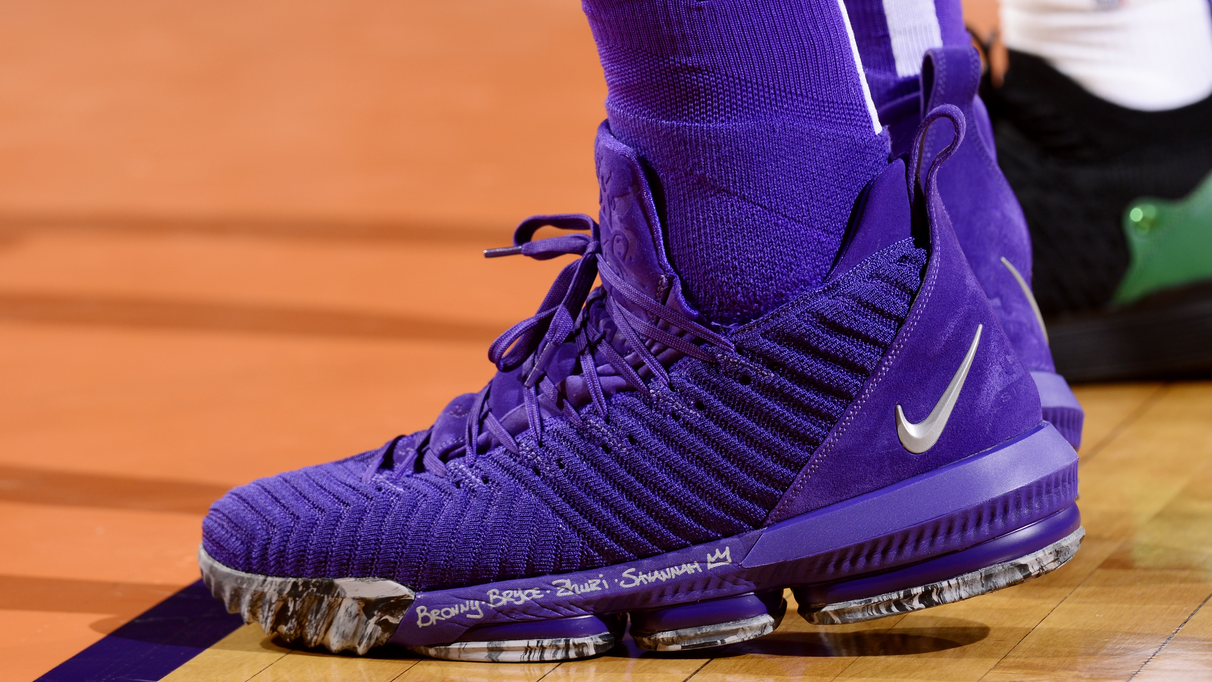 Nike LeBron 16 &#x27;Purple&#x27;
