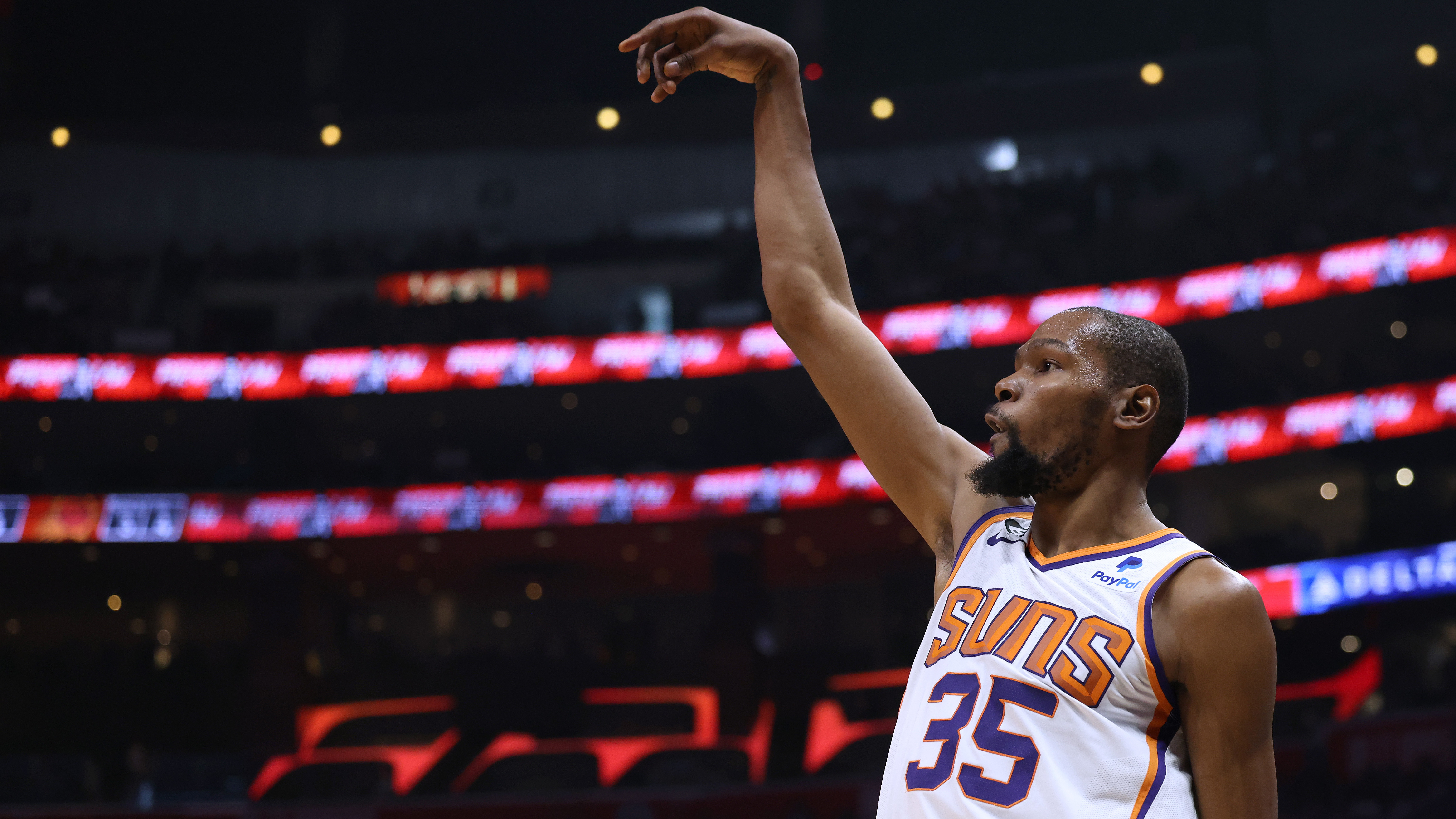 Kevin Durant shooting a three pointer against the Clippers