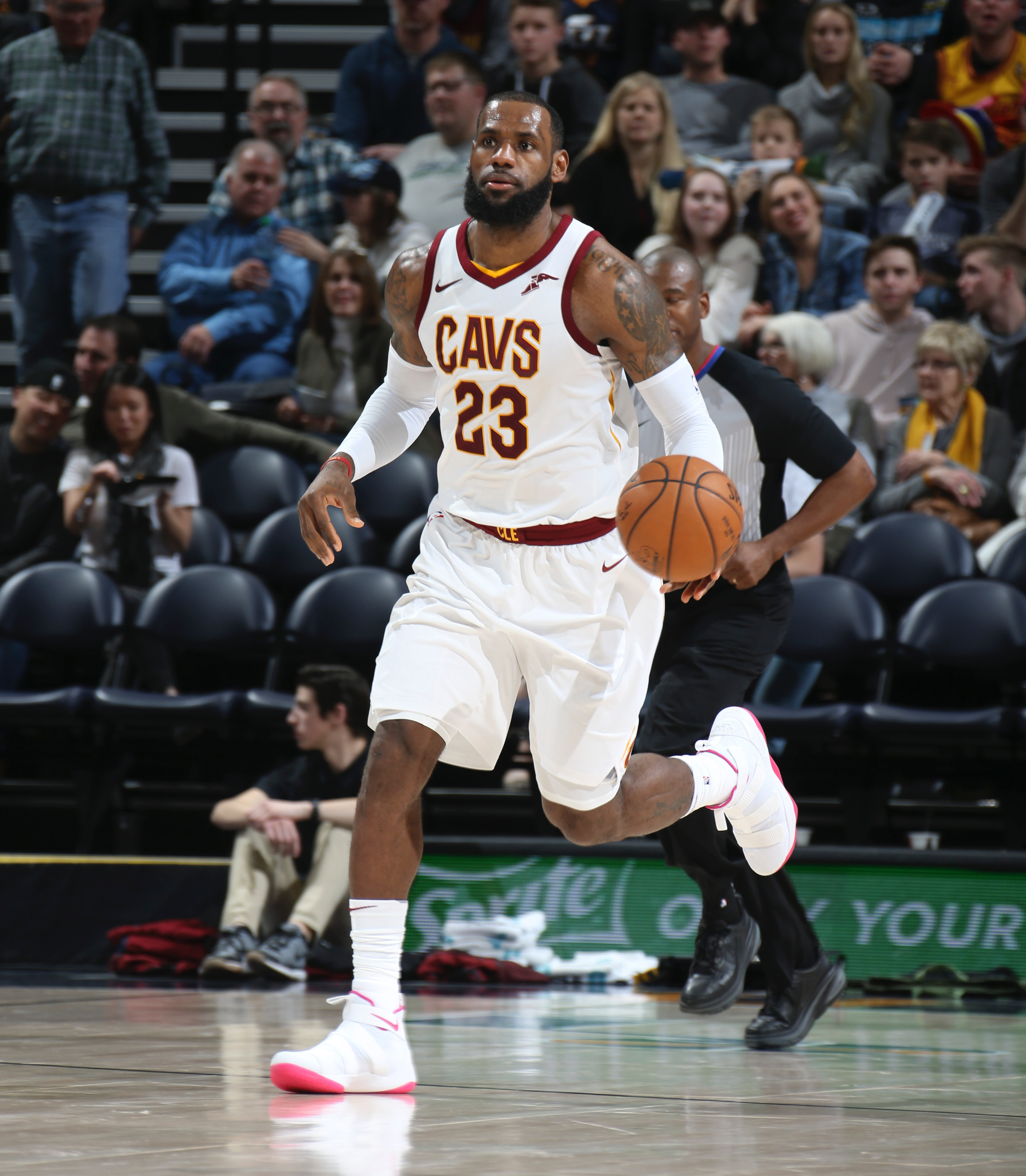 LeBron James Wears Unreleased Shoes in Epic Birthday Game - Sports