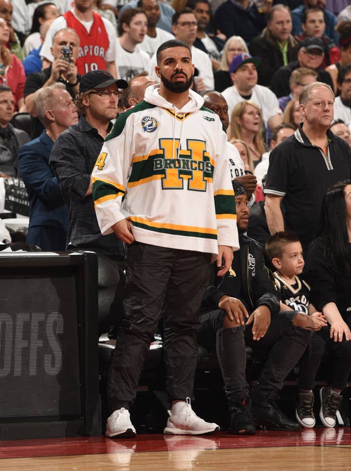 How to Wear Jerseys Like Celebrities Drake 2