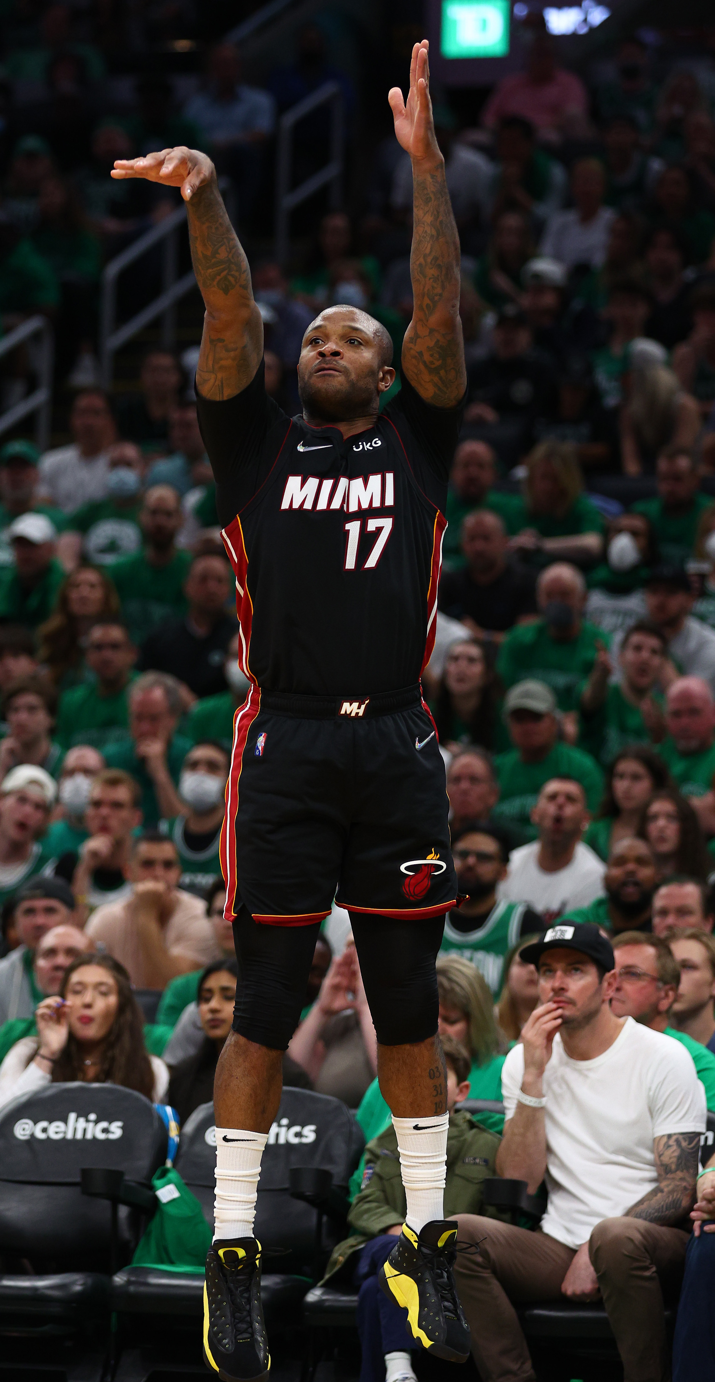 P.J. Tucker Air Jordan 13 &#x27;Oregon&#x27; PE