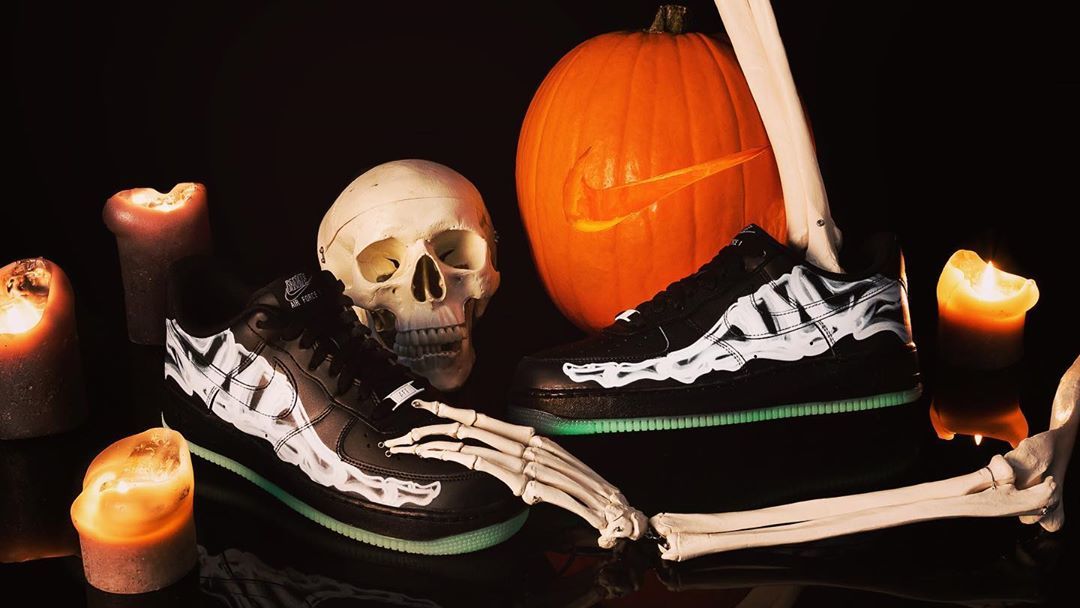partícipe pestillo Adversario Nike's New 'Skeleton' Air Force 1 Drops Just Before Halloween | Complex