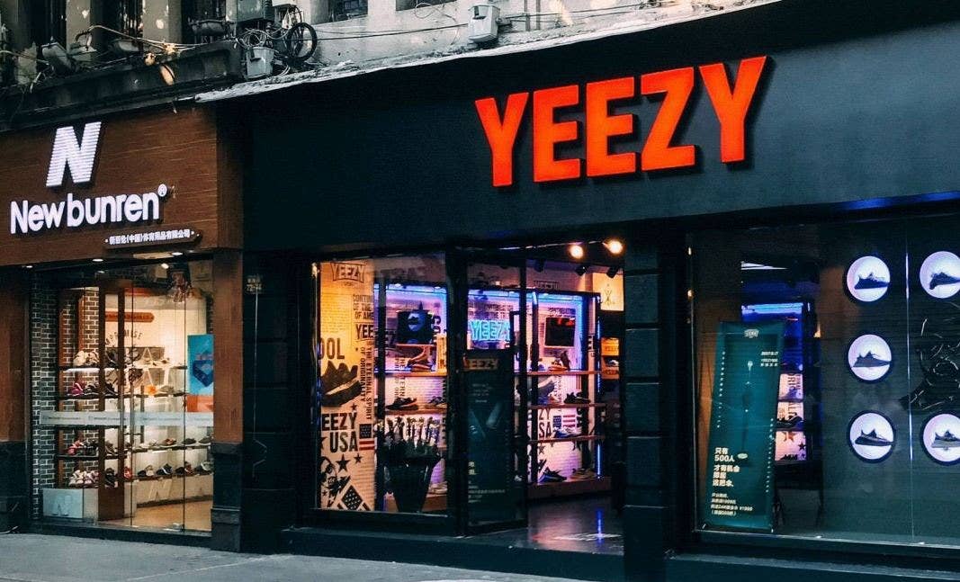 Fake Yeezy Store China (1)