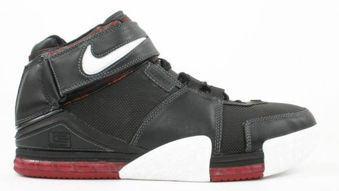 Nike LeBron 2 Black White Red 309378-011