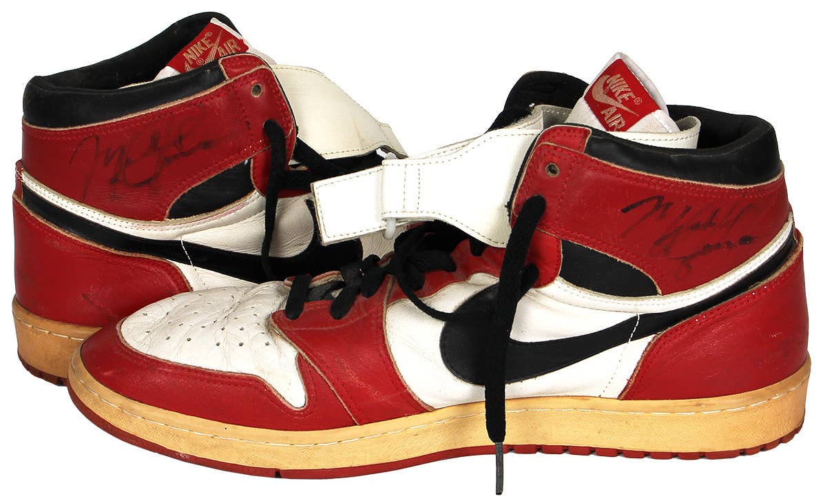 Michael Jordan's Air Jordan 1 High 'Chicago' Post Injury Side