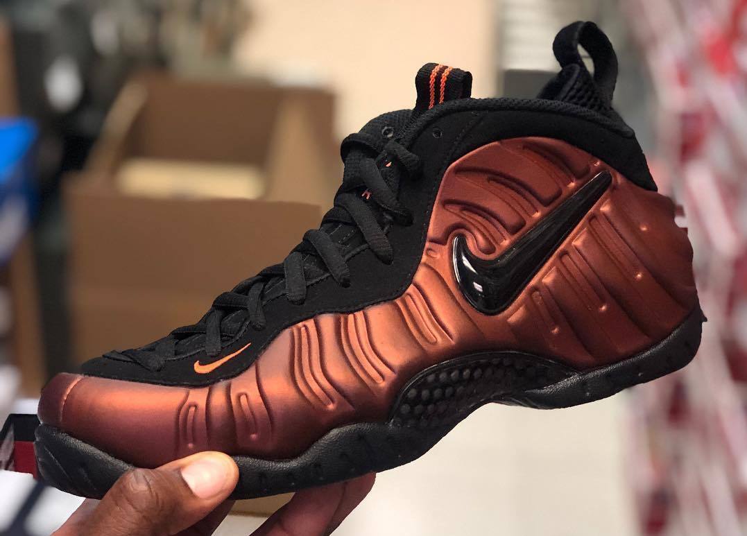 This Nike Air Foamposite Pro Has Color Shifting  ...