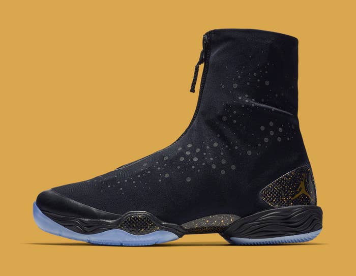 Air Jordan 28 &#x27;Locked and Loaded&#x27; 555109-007 (Lateral)