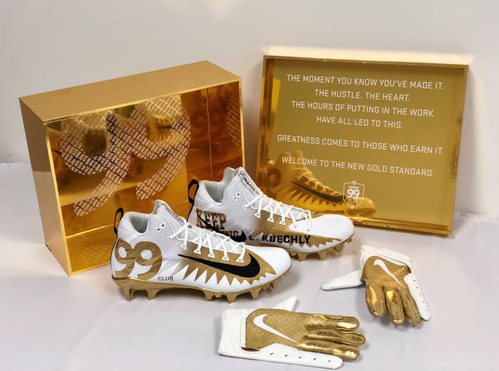 Madden x Nike &#x27;99 Club&#x27; Custom Cleats With Packaging