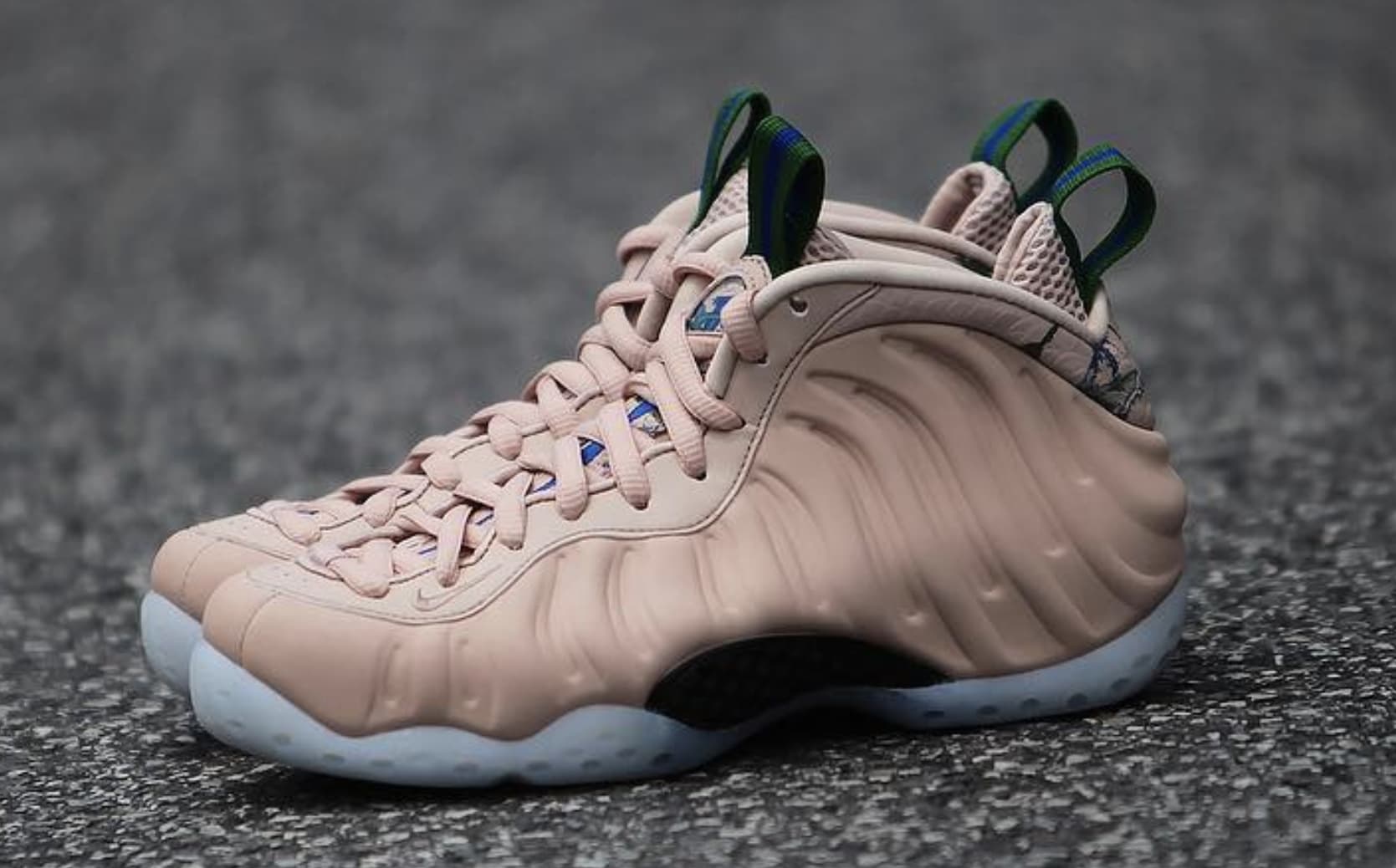 WMNS Nike Air Foamposite One &#x27;Particle Beige&#x27; AA3693-200 (Pair)