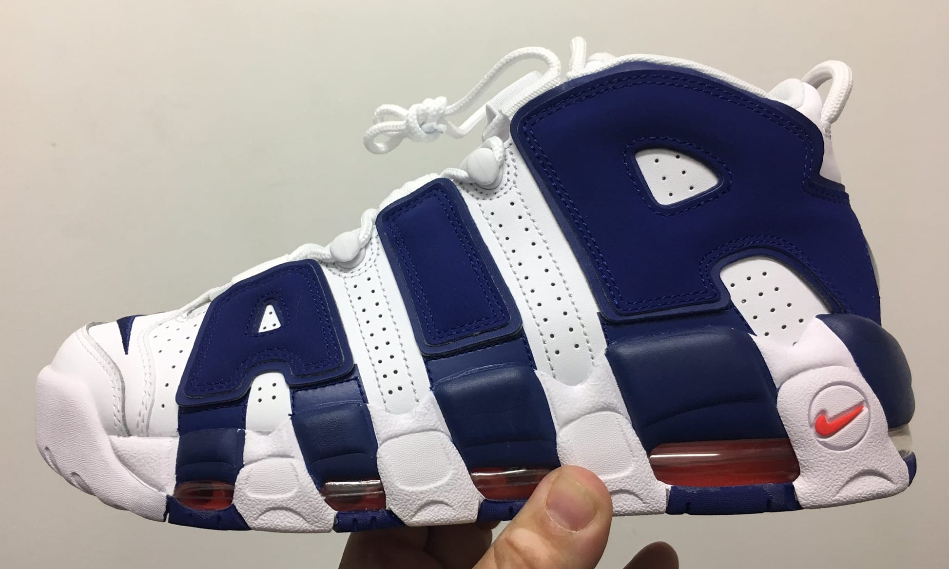 Nike Air More Uptempo Knicks Ewing Release Date Profile 921948-101