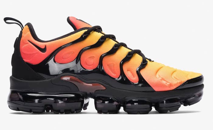 idioma para ver Montón de Watch the Sunset in This Pair of the VaporMax Plus | Complex