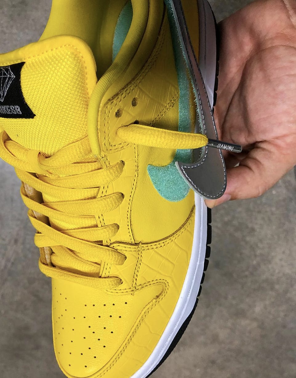 borracho vertical cerrar Canary Yellow' Diamond Supply Co. Dunks Exclusive to ComplexCon | Complex