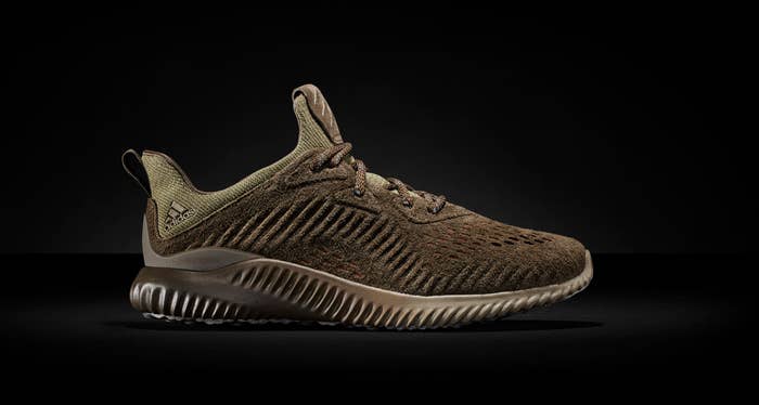 Adidas AlphaBounce Suede Olive (Lateral)