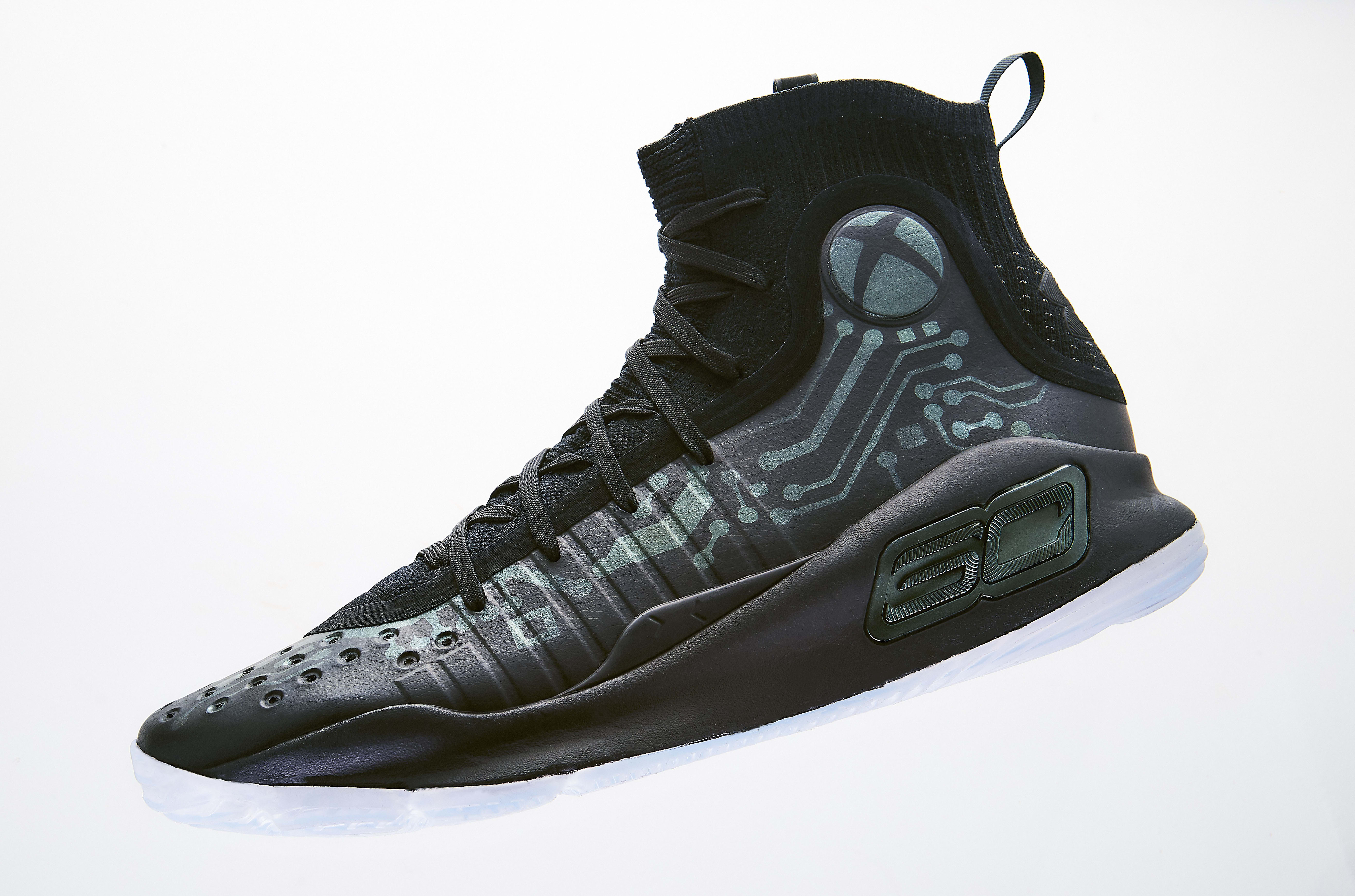 Under Armour Curry 4 x Xbox One X &#x27;More Power&#x27; (Lateral)