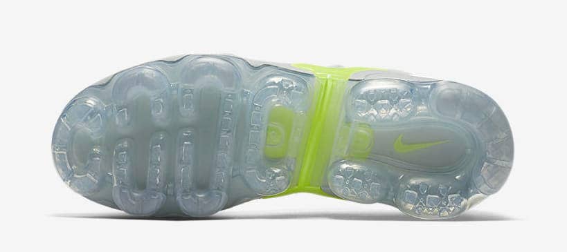 Bright Tones Take Over the VaporMax Plus Complex