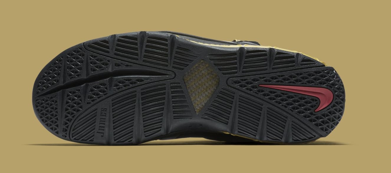 Nike LeBron 3 &#x27;Black/Gold&#x27; Retro AO2434-001 (Bottom)