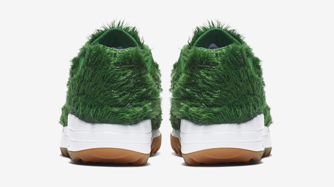 Nike green store grass air max