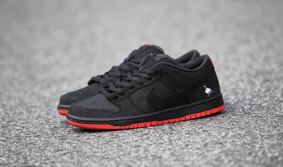 Sb dunk 2024 pigeon black