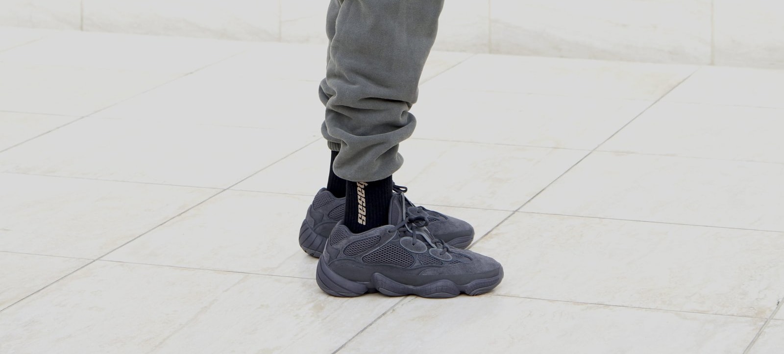 Yeezy store black 500s