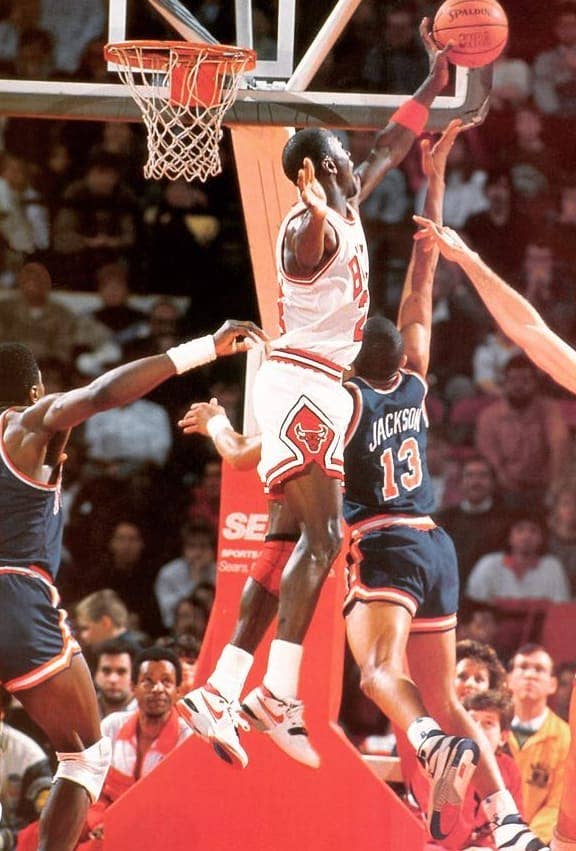 NBA Buzz - Drake rocking a Michael Jordan jersey in Chicago last