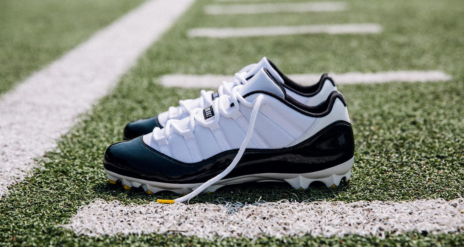 Air Jordan 11 Cleats Le&#x27;Veon Bell PE (Away)