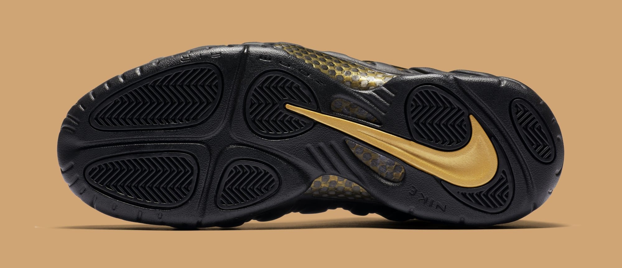 Nike Air Foamposite Pro &#x27;Black/Metallic Gold&#x27; 624041-009 (Bottom)