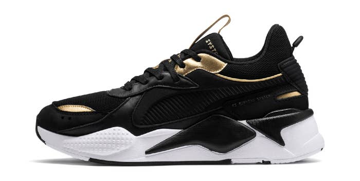 puma-rs-x-trophies-black-gold-369451-01-lateral
