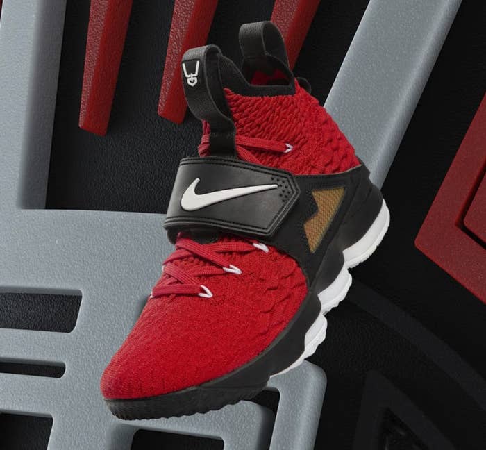 Nike LeBron 15 &#x27;Diamond Turf Red&#x27;
