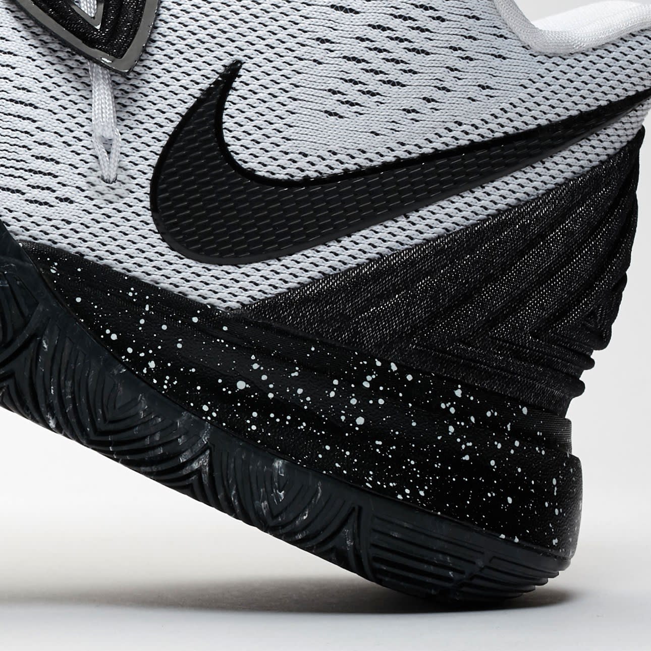 Nike Kyrie 5 &#x27;White/Black&#x27; AO2918-100 (Detail 2)