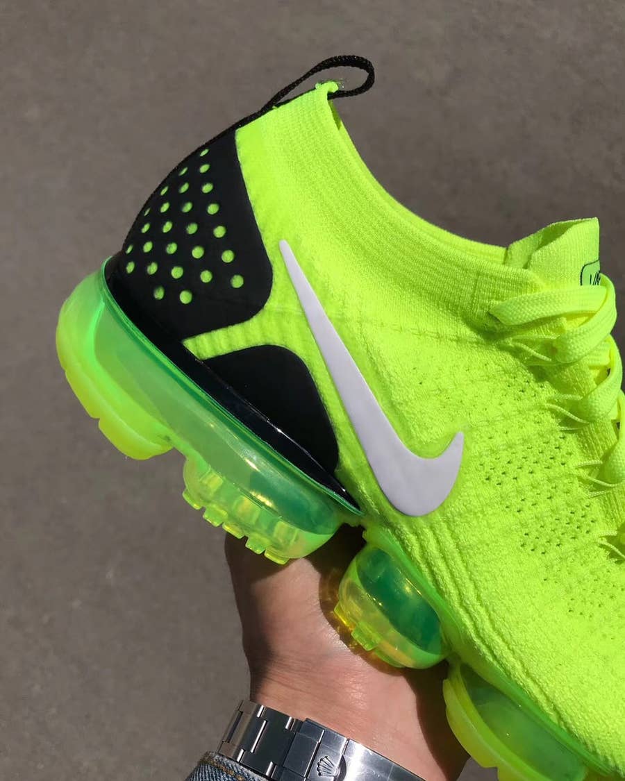 Nike vapormax flyknit 2 volt deals black