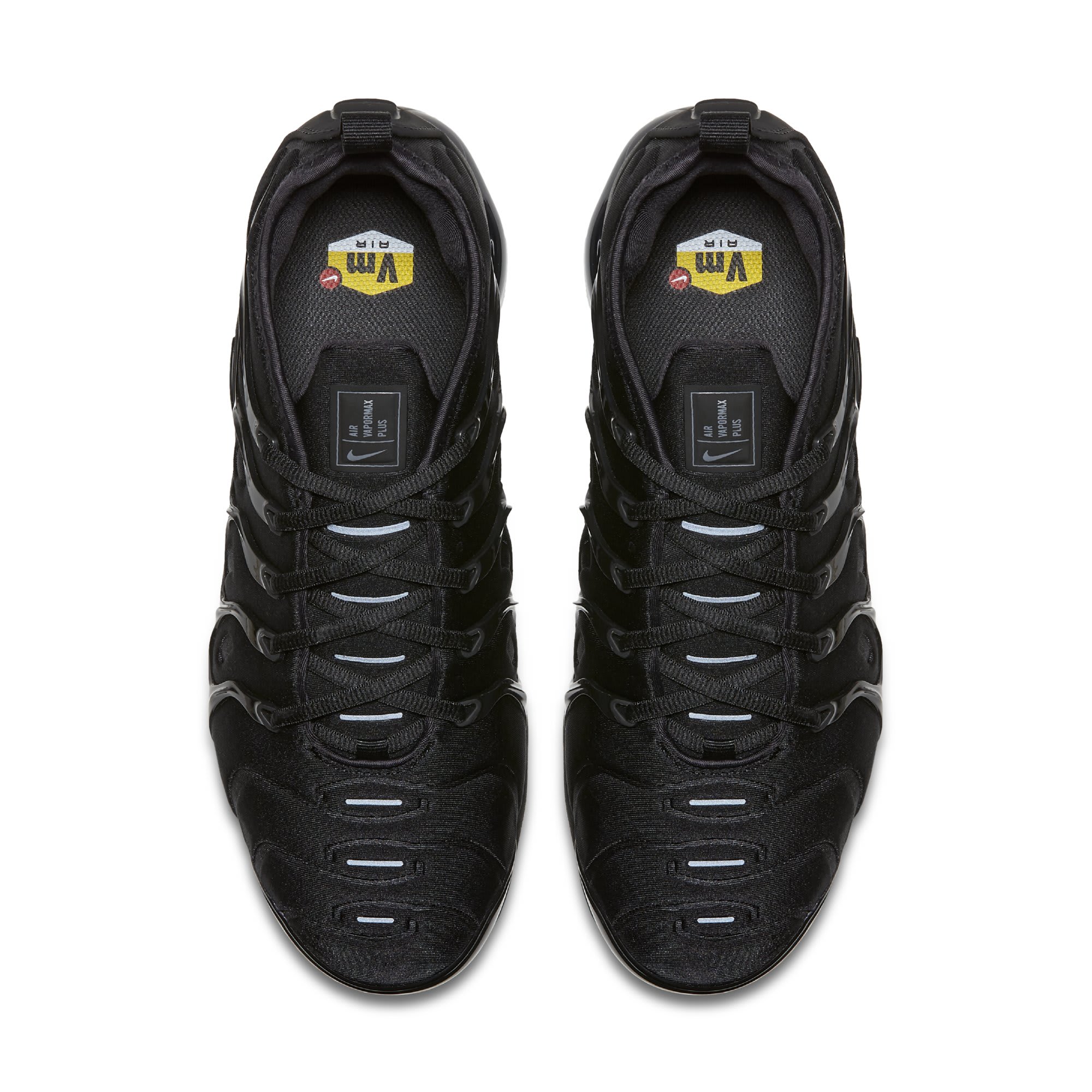 Nike vapormax plus triple black outlet gold