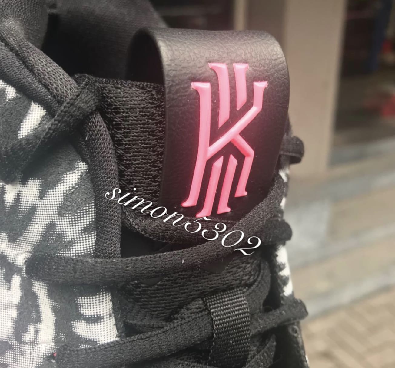 Kyrie 4 deals black and pink