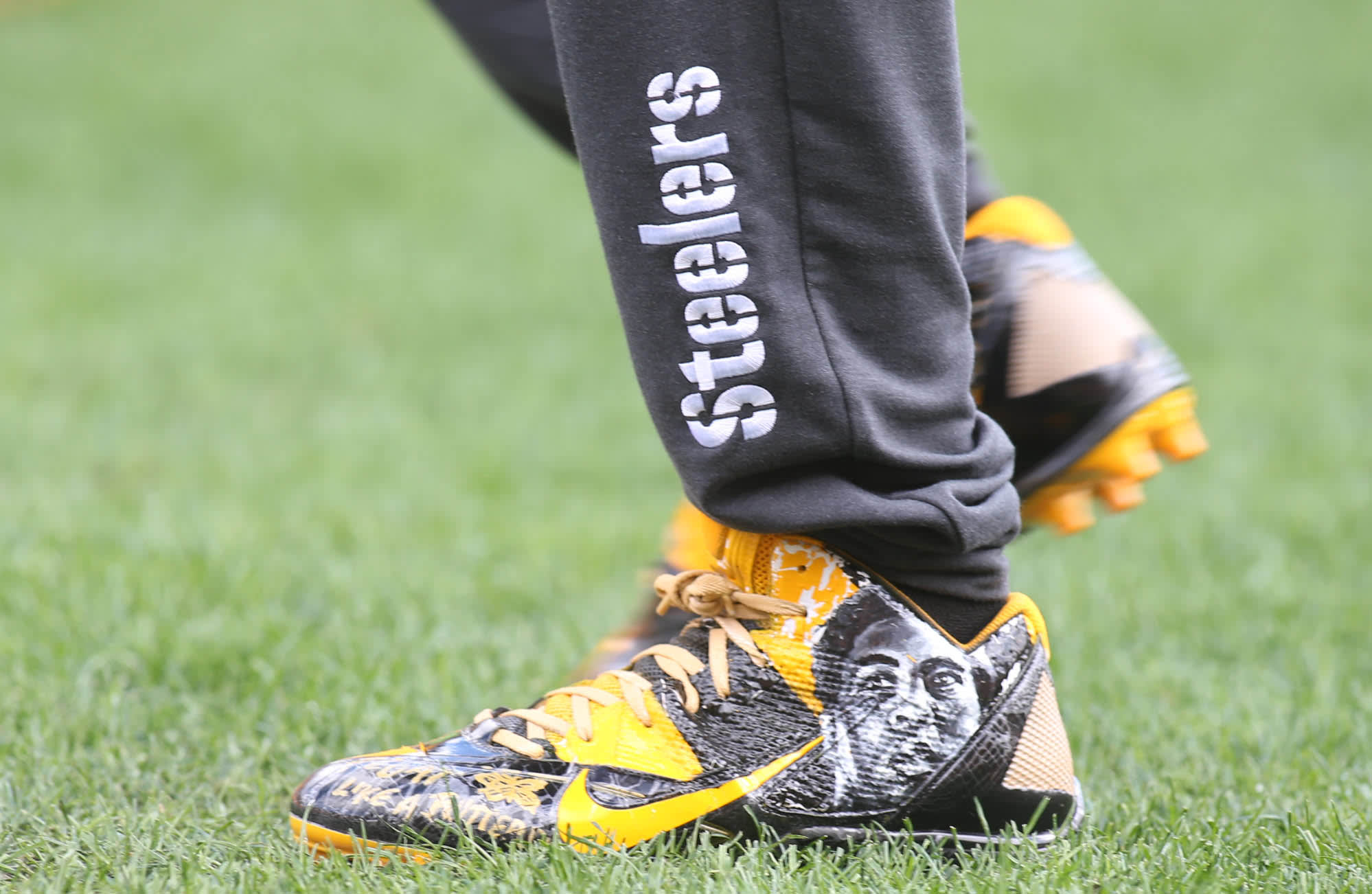 The NFL May Now Fine Teams for Cleat Violations