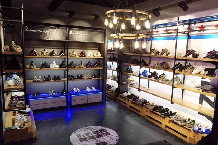 Fake Yeezy Store China (2)