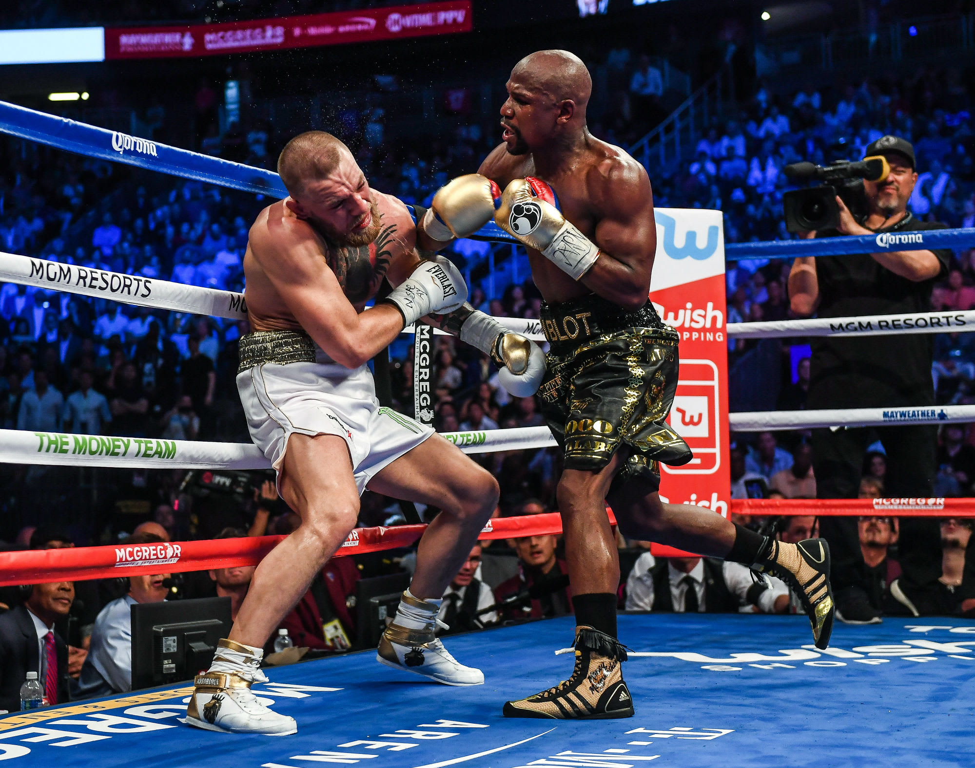Floyd Mayweather Knocks Out Conor McGregor in Adidas Boxing Boots (2)