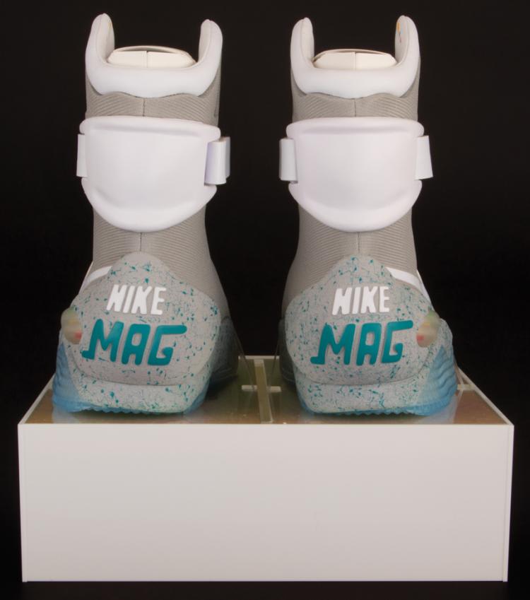 Auto-Lacing Nike Mag Auction (3)