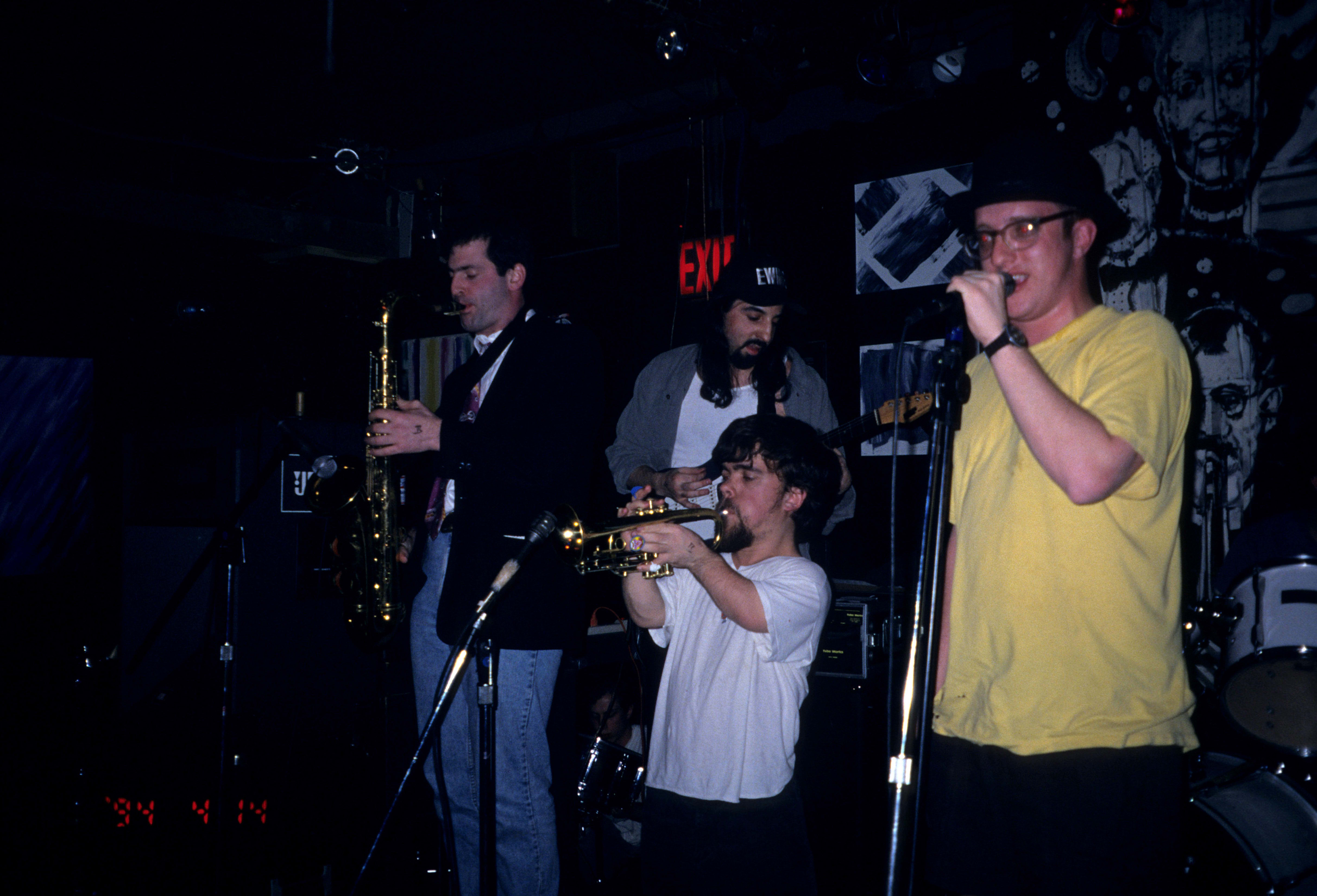 Peter Dinklage performs with Whizzy at Columbia University on July 1, 1994