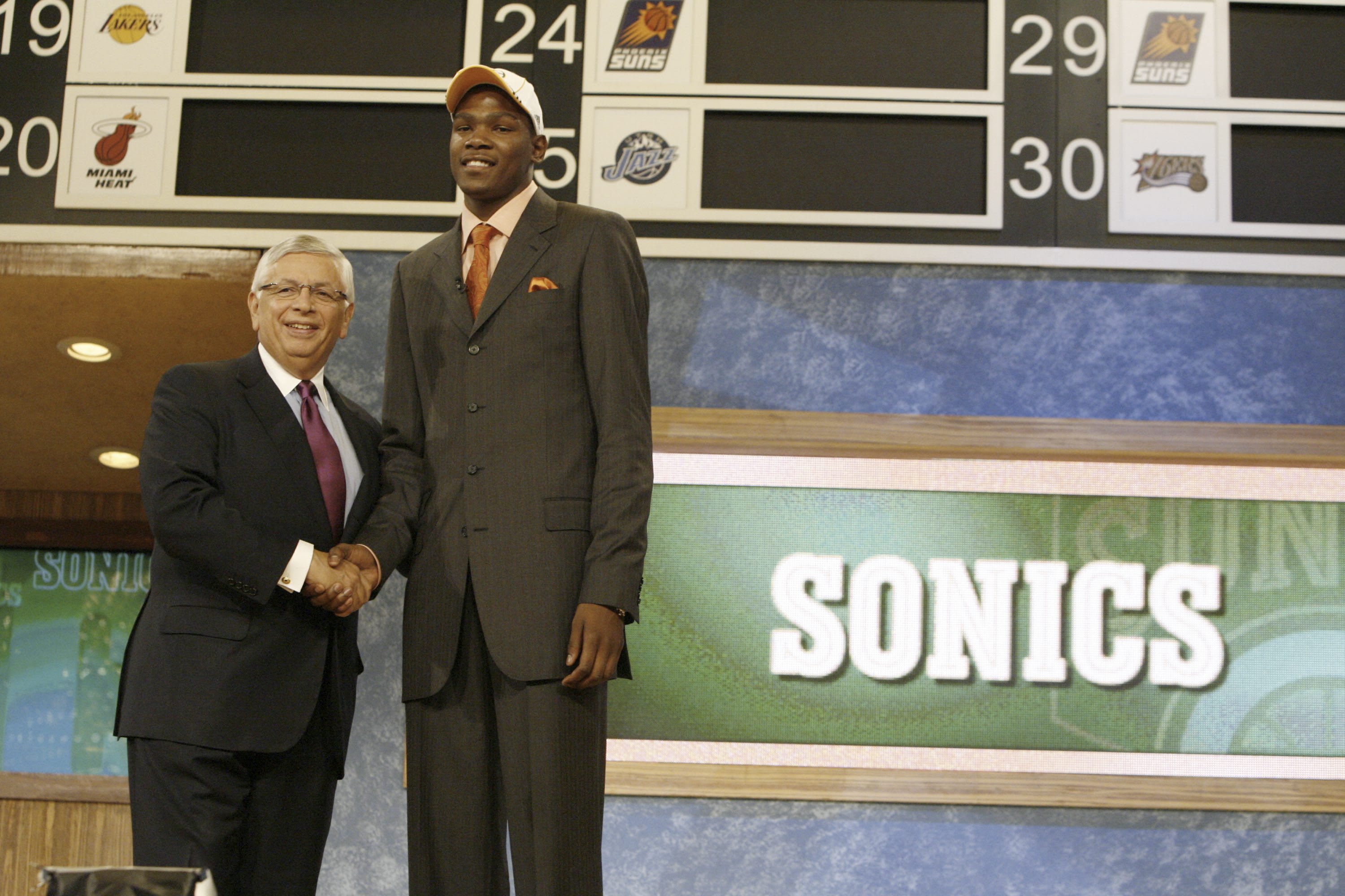 Kevin Durant is drafted by the Seattle SuperSonics.