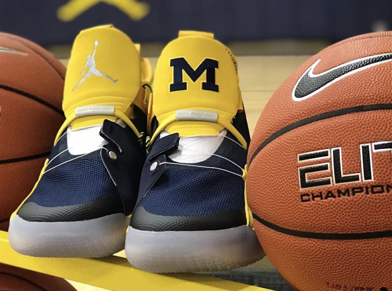 Air Jordan 33 &#x27;Michigan&#x27; PE 4